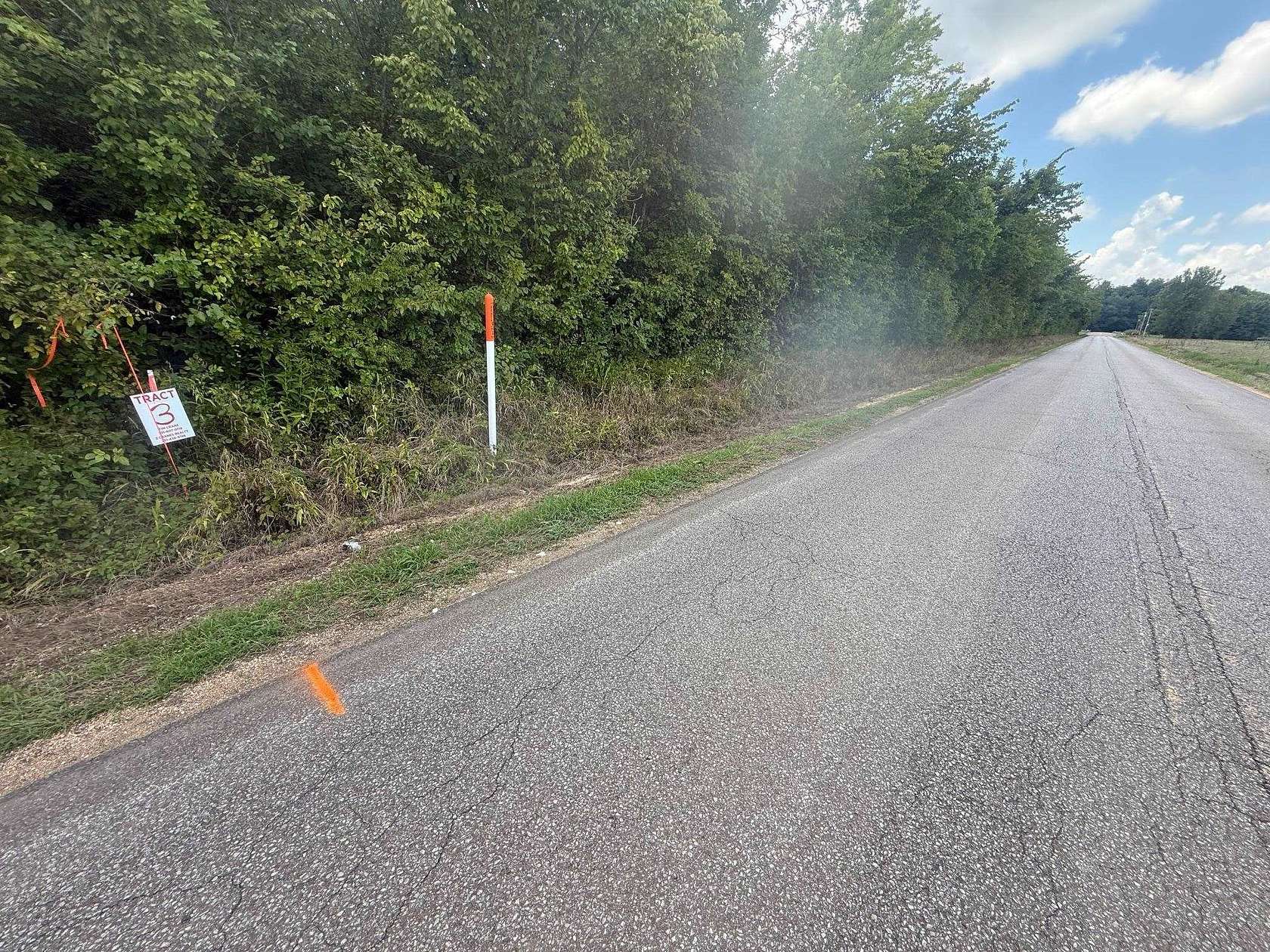 5 Acres of Land for Sale in Savannah, Tennessee