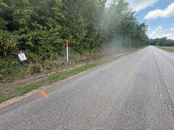 5 Acres of Land for Sale in Savannah, Tennessee