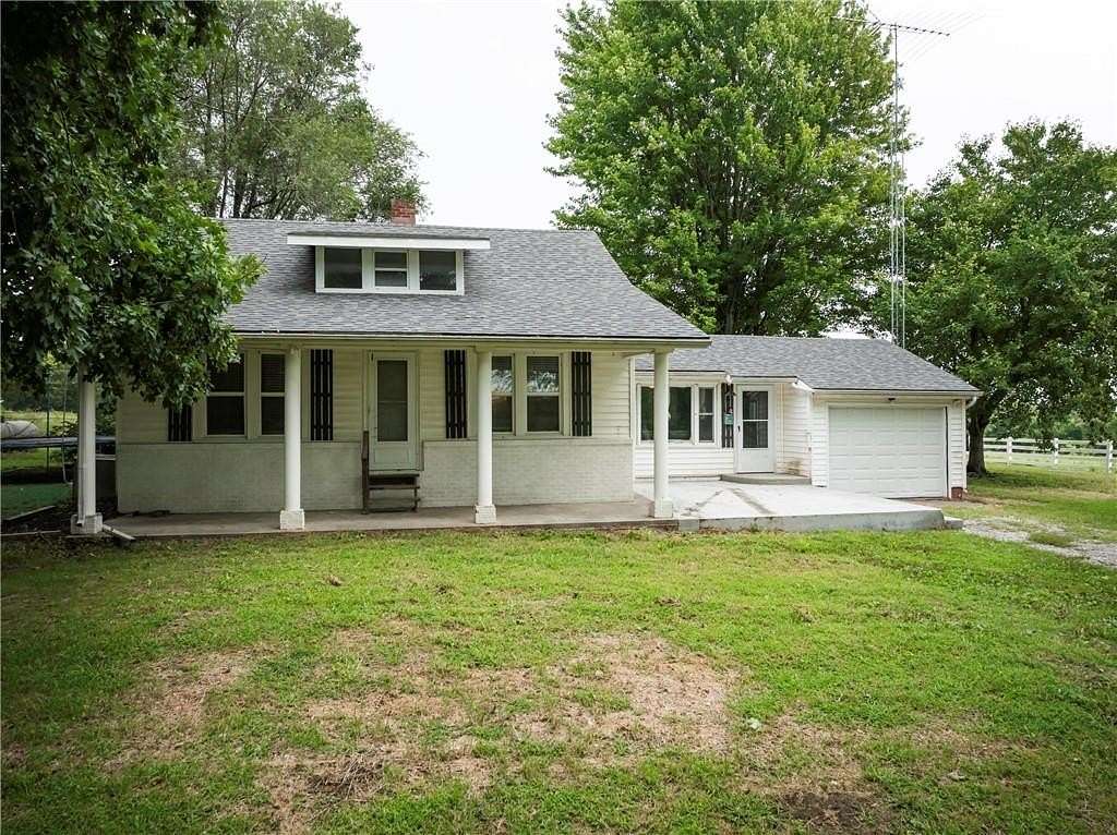 9.6 Acres of Residential Land with Home for Sale in Marshall, Missouri