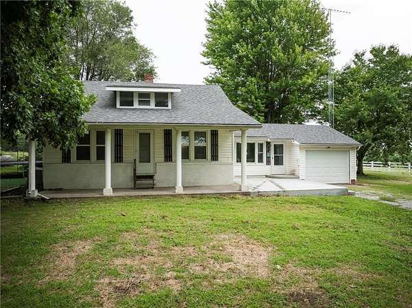 9.6 Acres of Residential Land with Home for Sale in Marshall, Missouri