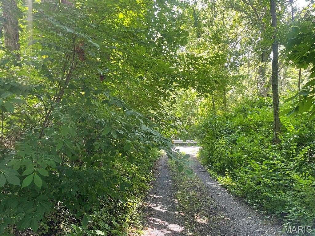 14.9 Acres of Agricultural Land for Sale in Glen Carbon, Illinois