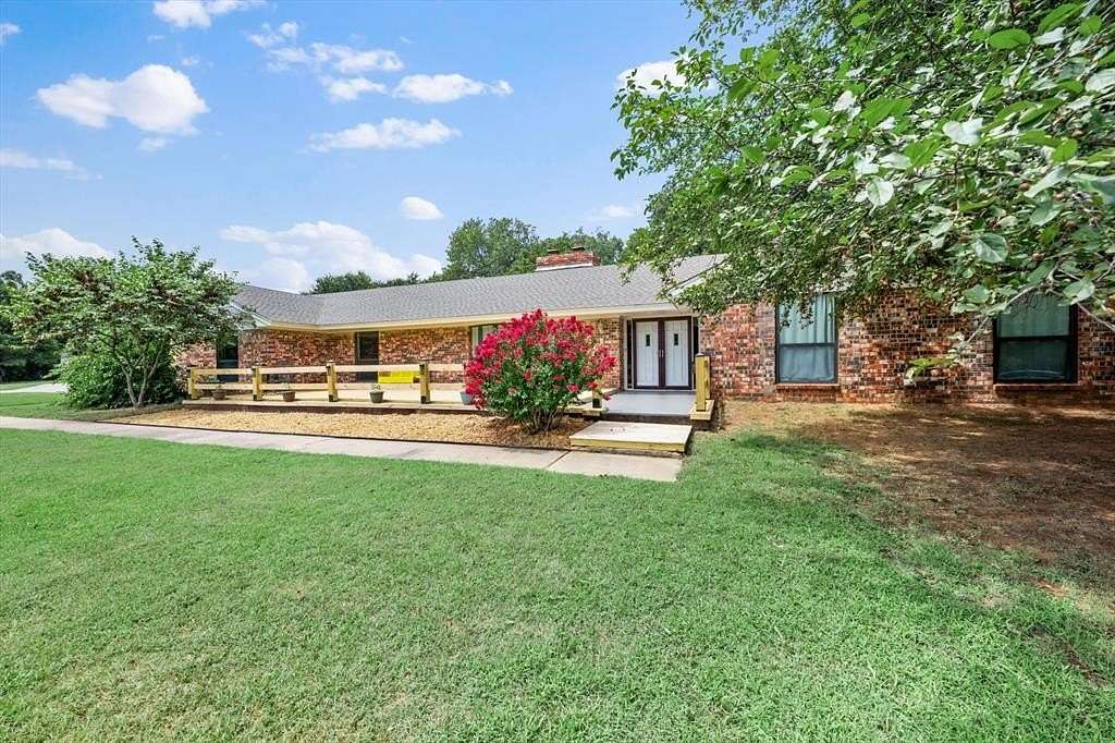 7 Acres of Residential Land with Home for Sale in Wellston, Oklahoma