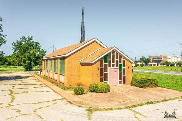 2.25 Acres of Improved Mixed-Use Land for Sale in Vernon, Texas