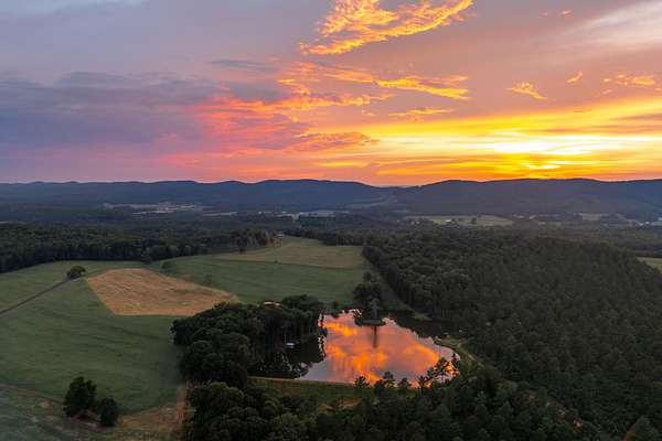 327 Acres of Land with Home for Sale in Summerville, Georgia