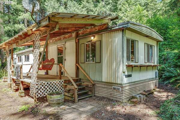 3.63 Acres of Residential Land with Home for Sale in Estacada, Oregon