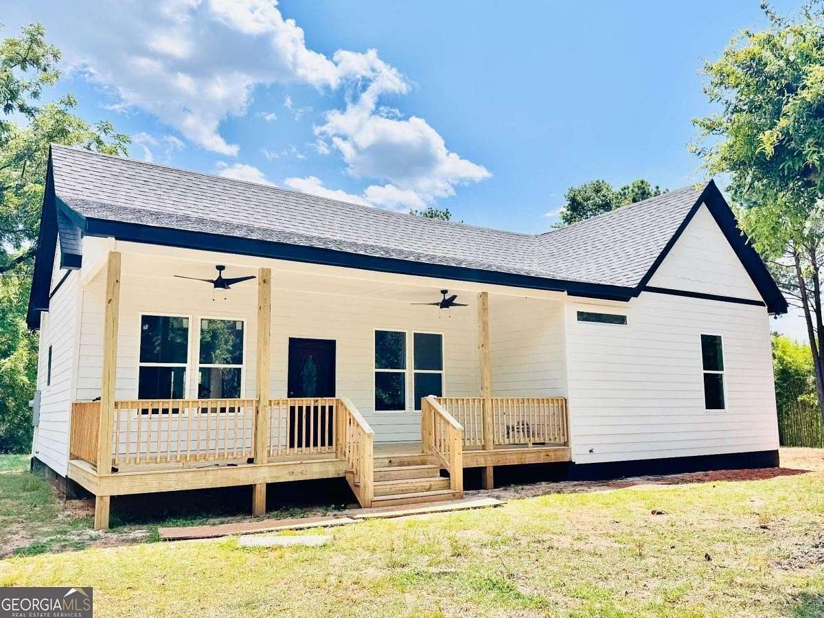 1.5 Acres of Residential Land with Home for Sale in Elberton, Georgia