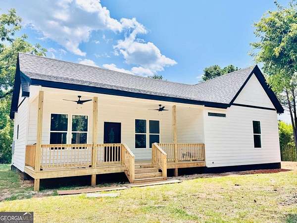 1.5 Acres of Residential Land with Home for Sale in Elberton, Georgia