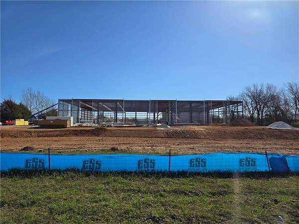 5 Acres of Improved Mixed-Use Land for Lease in Springdale, Arkansas