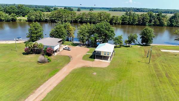 2.2 Acres of Residential Land with Home for Sale in Yazoo City, Mississippi