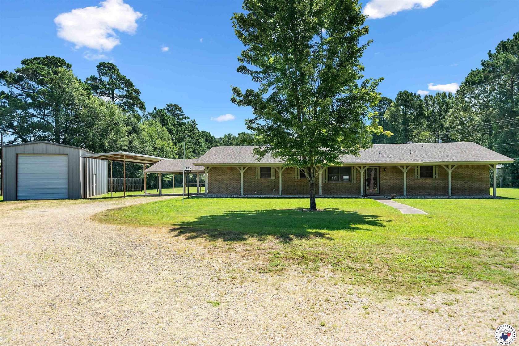 8.63 Acres of Residential Land with Home for Sale in Texarkana, Texas