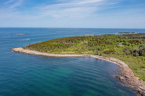 20 Acres of Land with Home for Sale in Vinalhaven, Maine