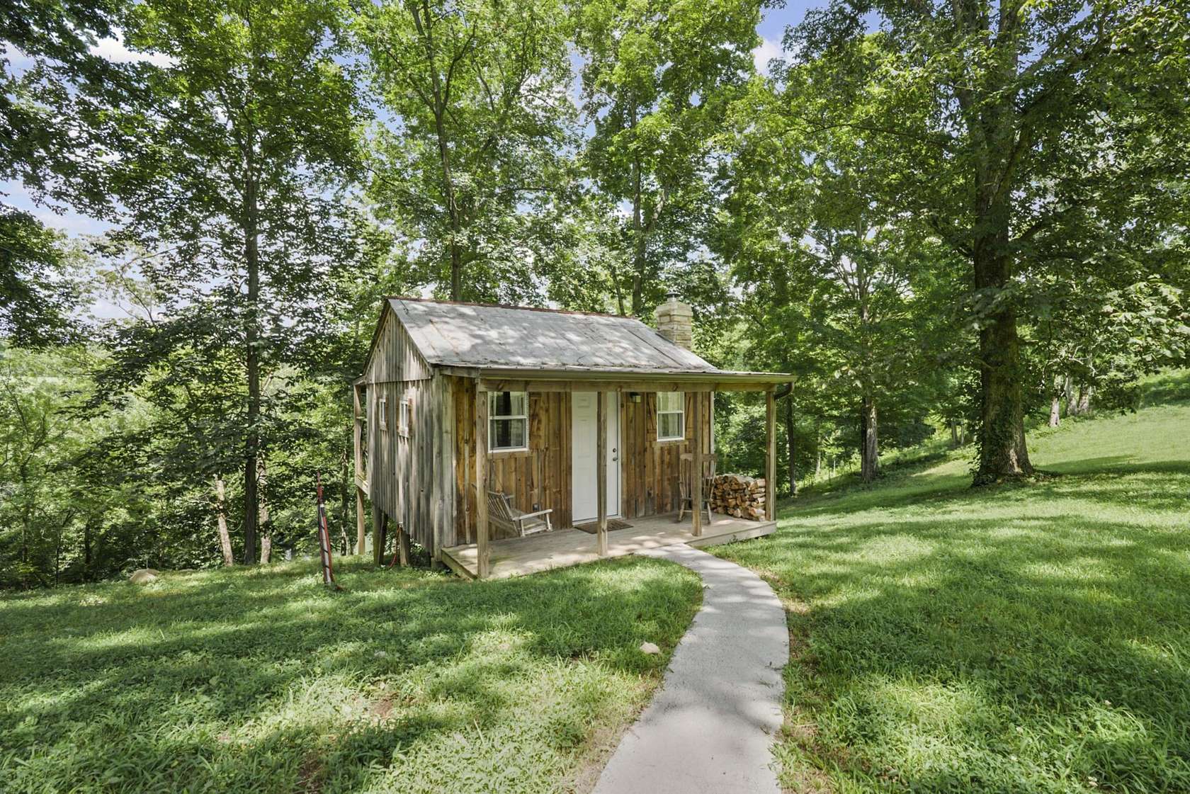 5 Acres of Residential Land with Home for Sale in Sparta, Tennessee