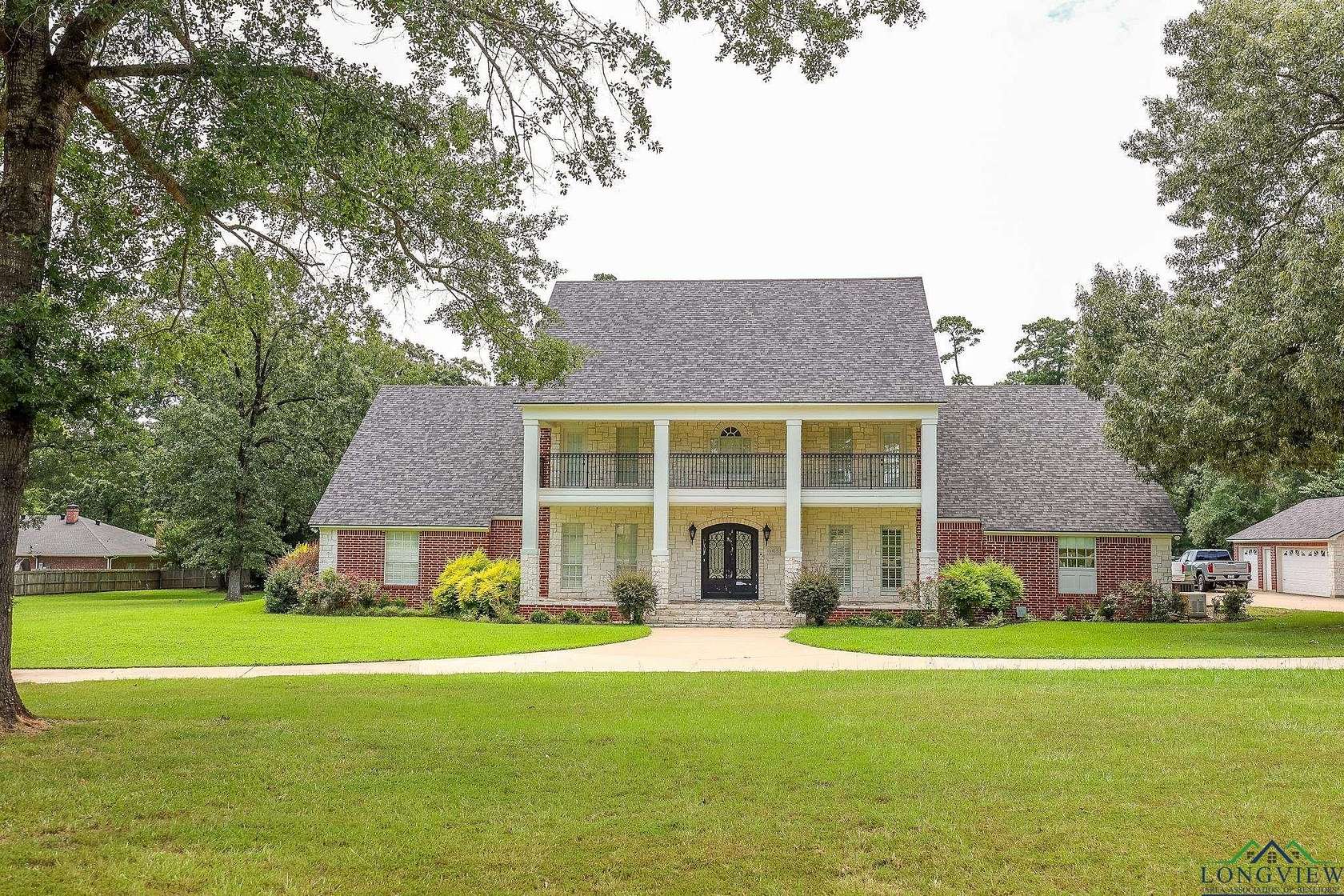 3.28 Acres of Residential Land with Home for Sale in Carthage, Texas