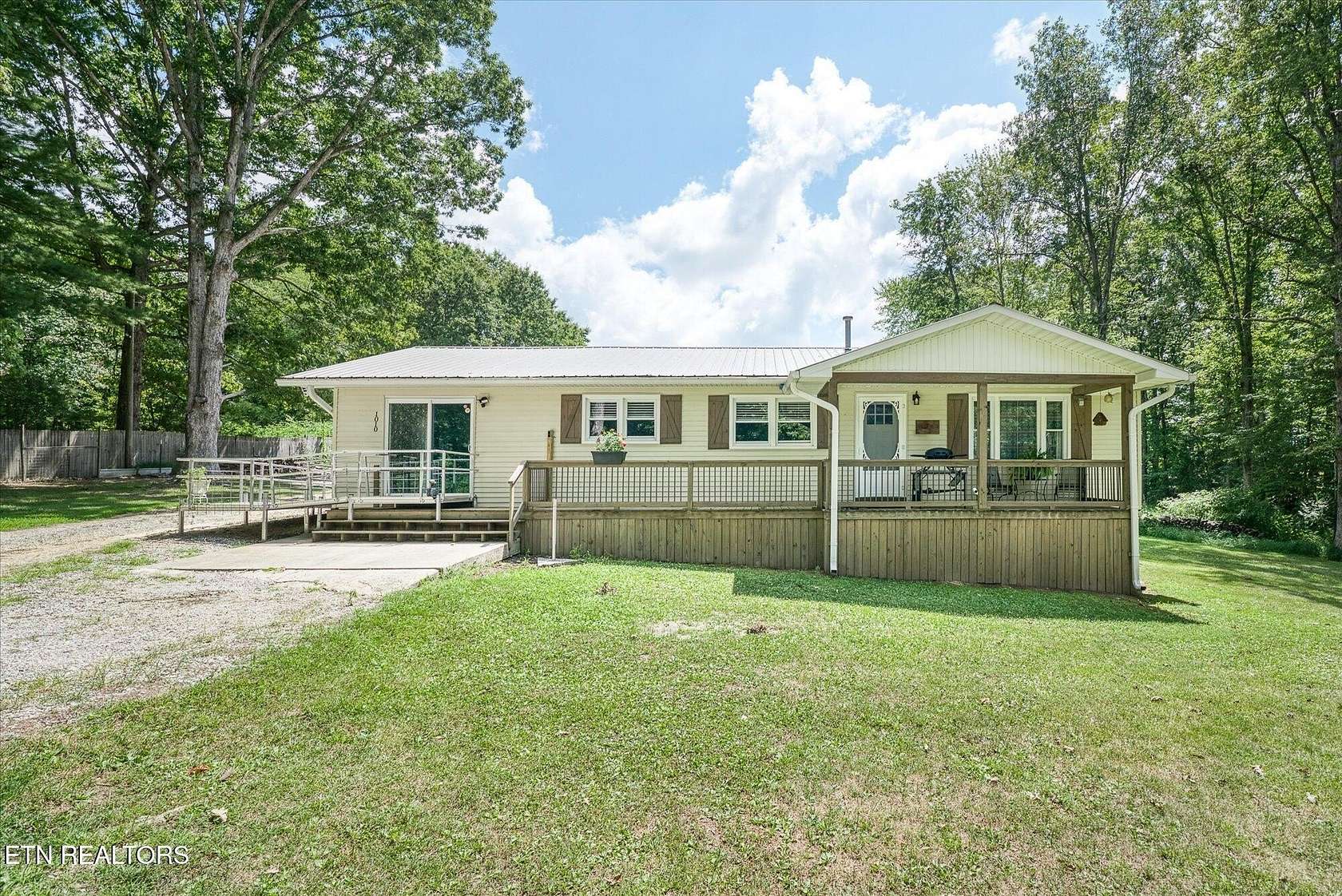 1.54 Acres of Residential Land with Home for Sale in Jamestown, Tennessee