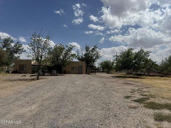 1.83 Acres of Residential Land with Home for Sale in El Paso, Texas