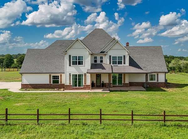 41 Acres of Land with Home for Sale in Maud, Oklahoma