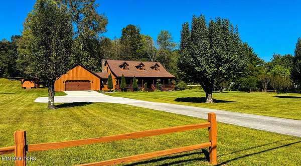 8 Acres of Residential Land with Home for Sale in Clinton, Tennessee