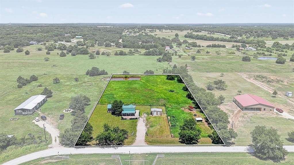 2.5 Acres of Residential Land with Home for Sale in Valley View, Texas