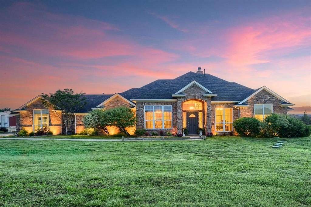 6 Acres of Residential Land with Home for Sale in McLendon-Chisholm, Texas