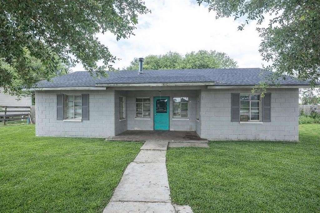 4 Acres of Land with Home for Sale in Palestine, Texas