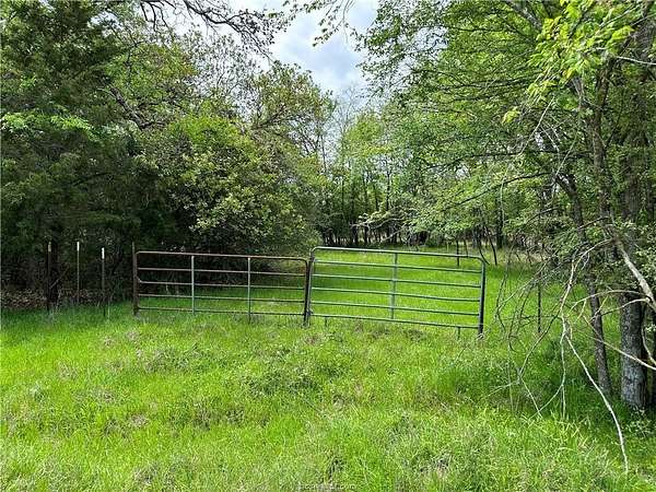 2 Acres of Residential Land for Sale in Thornton, Texas