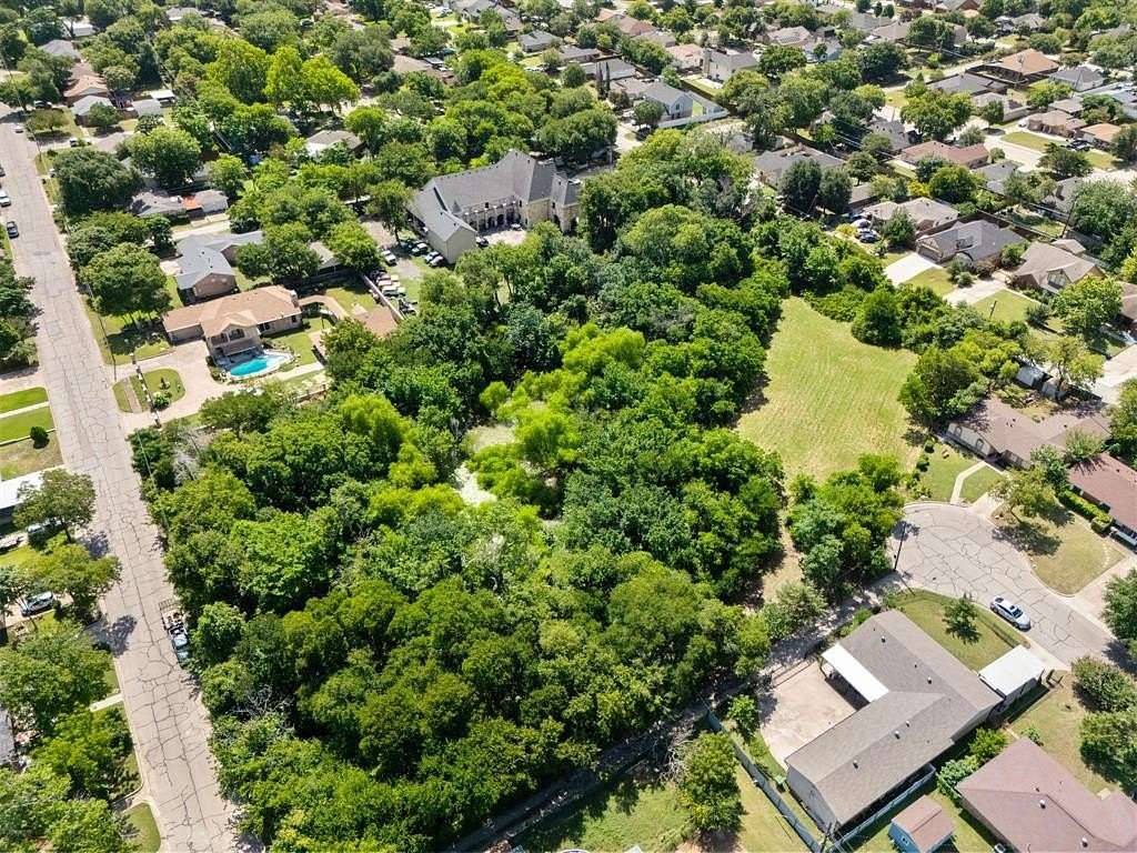 3 Acres of Land for Sale in Cockrell Hill, Texas