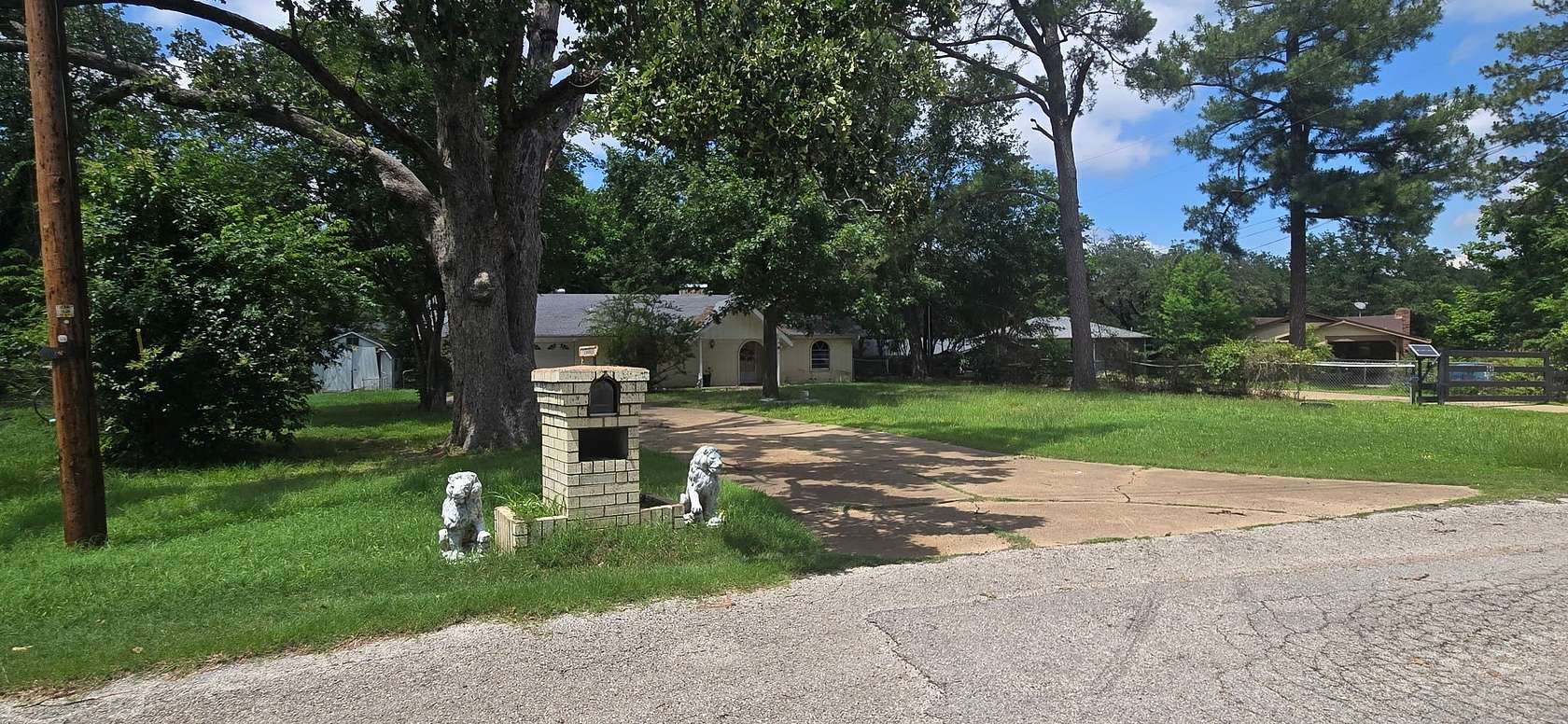 1.8 Acres of Land with Home for Sale in Tool, Texas