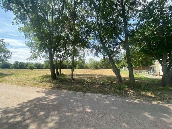 3 Acres of Residential Land for Sale in Whitesboro, Texas