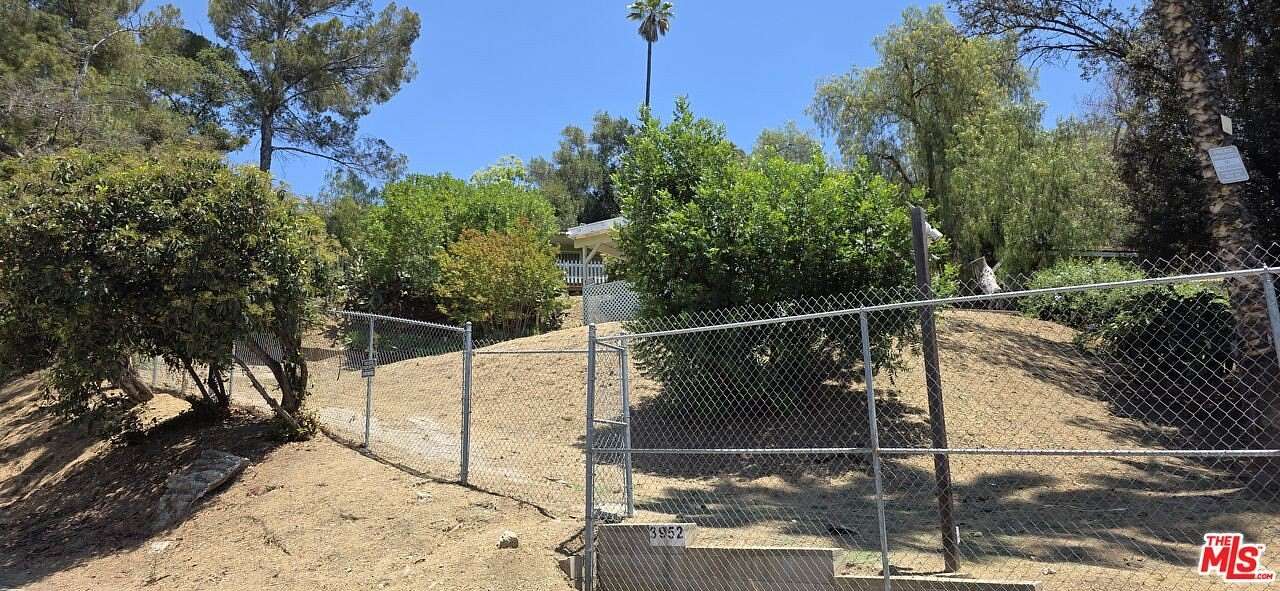 0.69 Acres of Residential Land with Home for Sale in Los Angeles, California