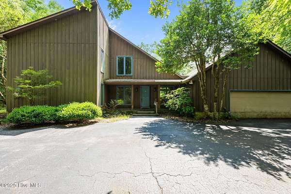 4.68 Acres of Residential Land with Home for Sale in New Bern, North Carolina