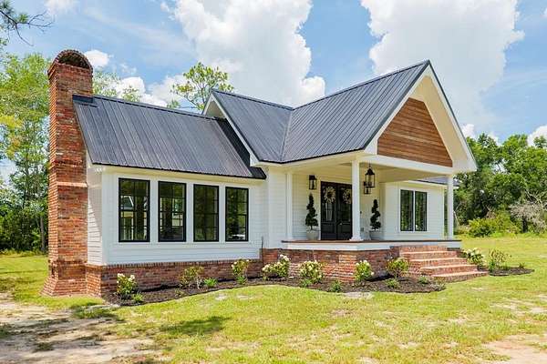 5.75 Acres of Residential Land with Home for Sale in Hahira, Georgia