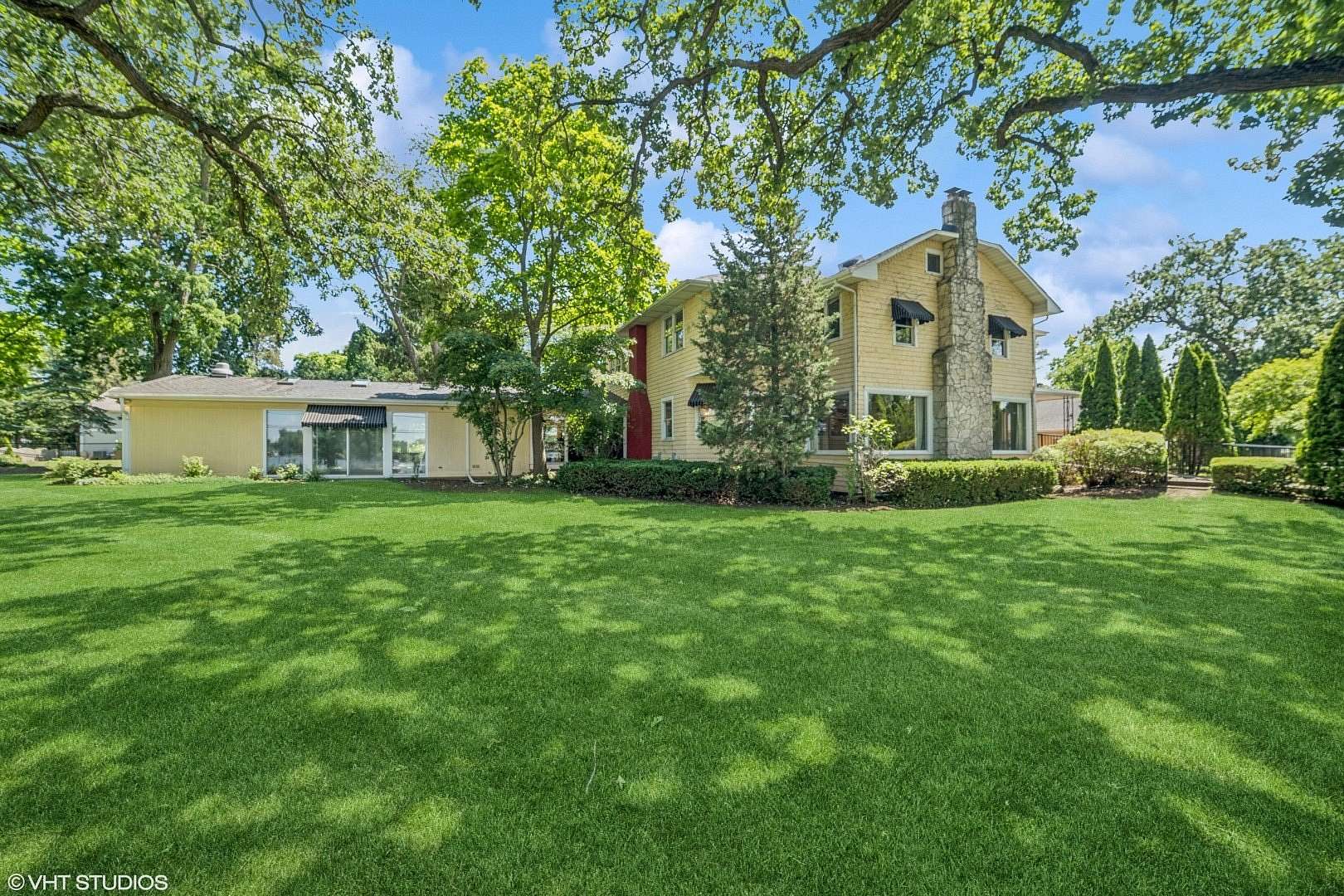 1.55 Acres of Residential Land with Home for Sale in Crystal Lake, Illinois