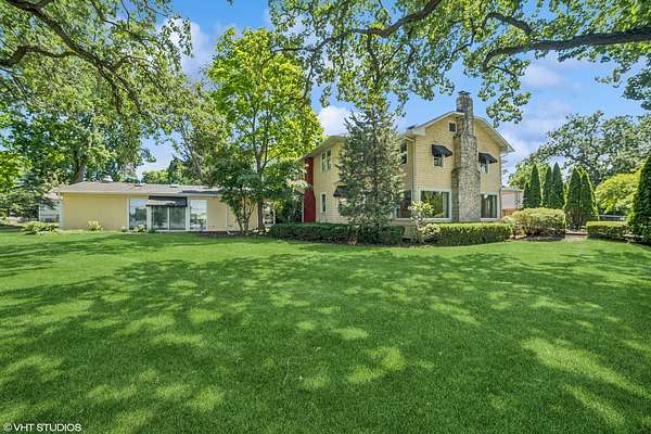 1.55 Acres of Residential Land with Home for Sale in Crystal Lake, Illinois