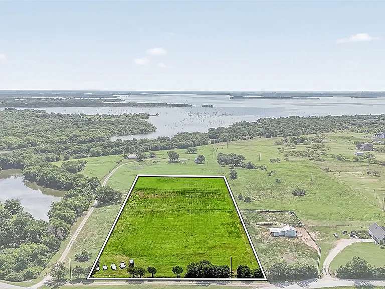5 Acres of Land for Sale in Valley View, Texas