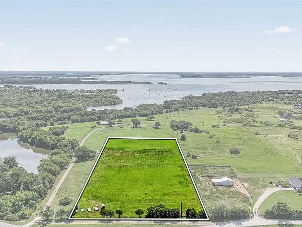 5 Acres of Land for Sale in Valley View, Texas
