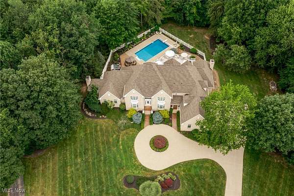 2.66 Acres of Residential Land with Home for Sale in Chagrin Falls, Ohio