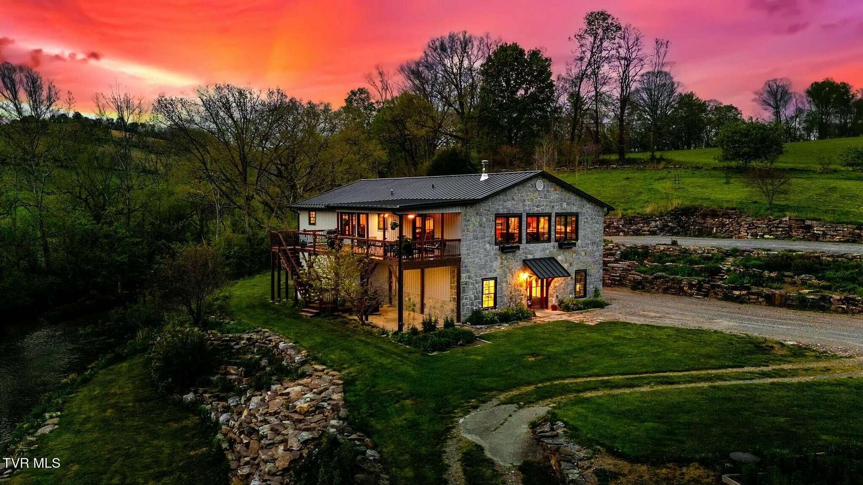 24.9 Acres of Agricultural Land with Home for Sale in Lebanon, Virginia