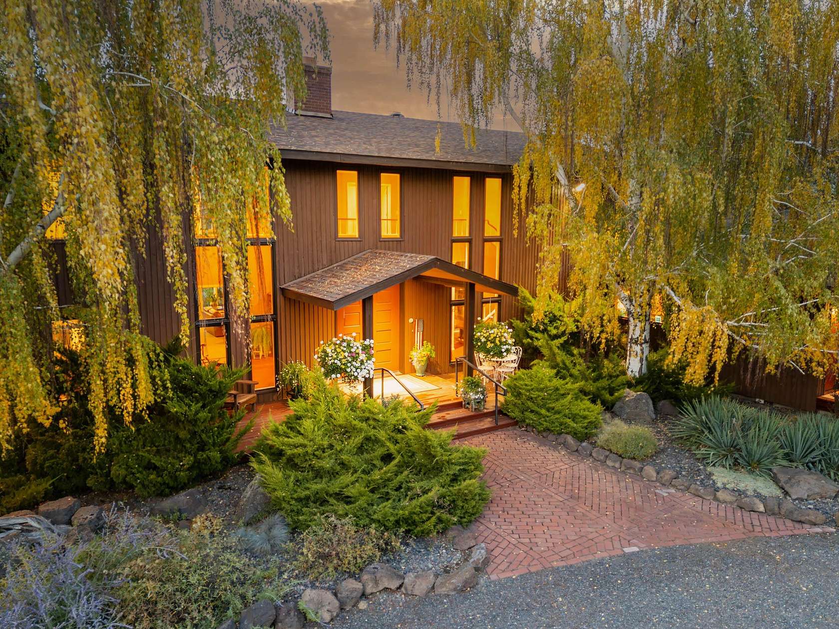 15.2 Acres of Land with Home for Sale in Redmond, Oregon