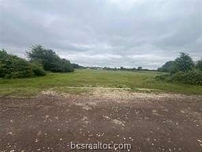 3.1 Acres of Land for Sale in Groesbeck, Texas
