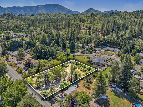 0.86 Acres of Residential Land for Sale in Grants Pass, Oregon