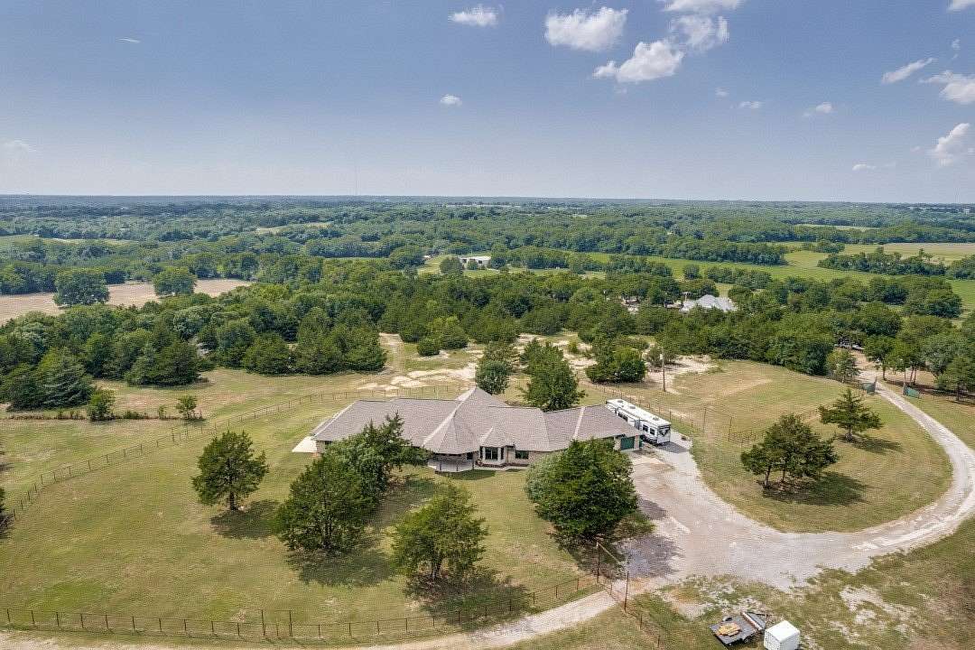 29.4 Acres of Land with Home for Sale in Whitewright, Texas