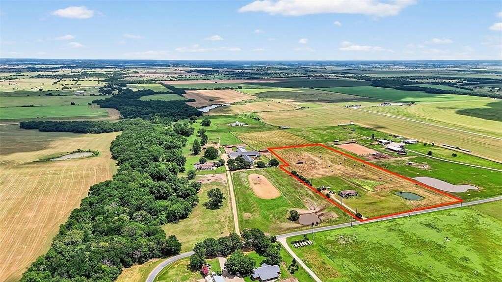 17 Acres of Land with Home for Sale in Collinsville, Texas