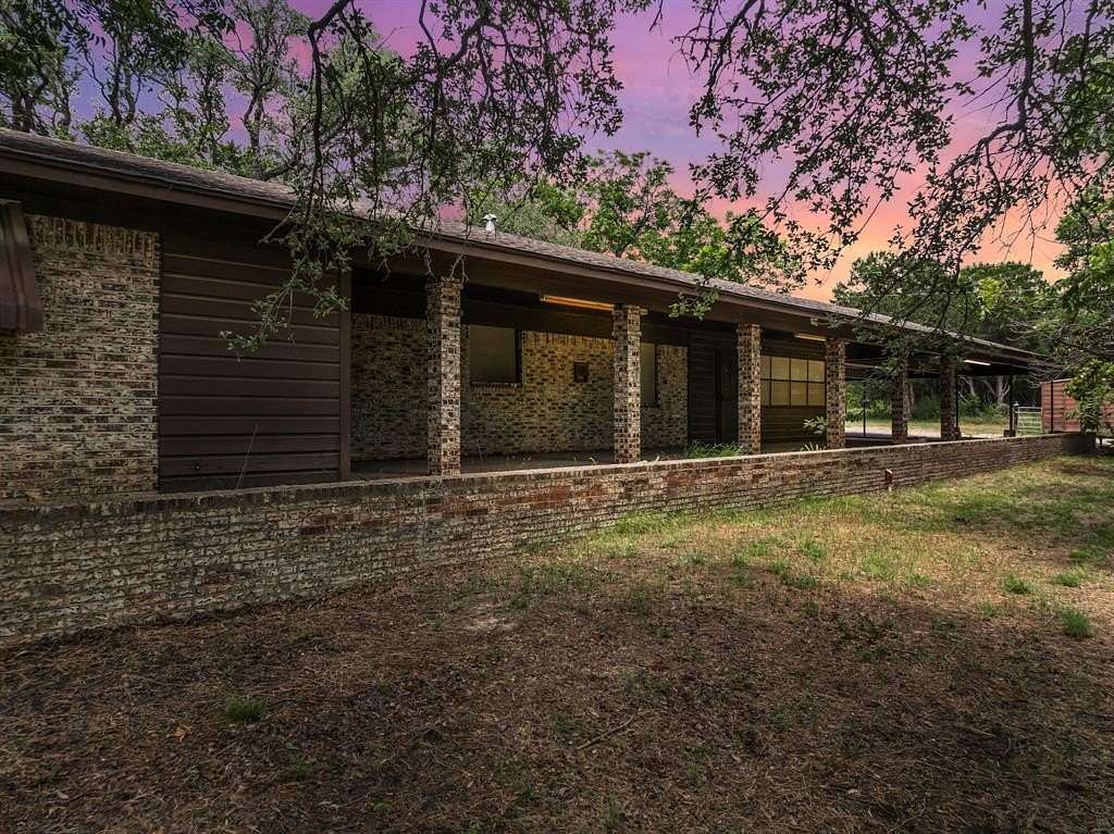 5.42 Acres of Residential Land with Home for Sale in Gatesville, Texas