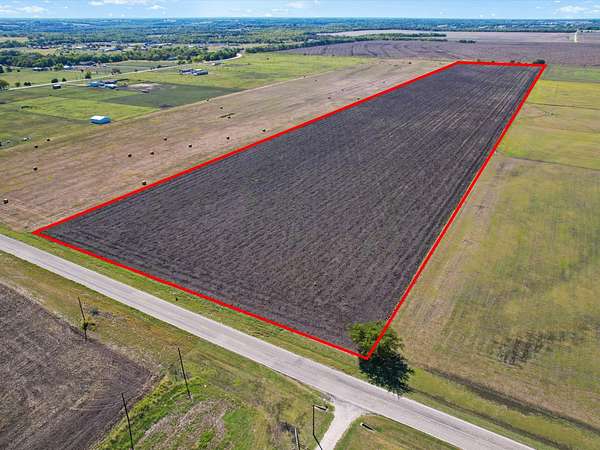26 Acres of Agricultural & Residential Land for Sale in Whitewright, Texas