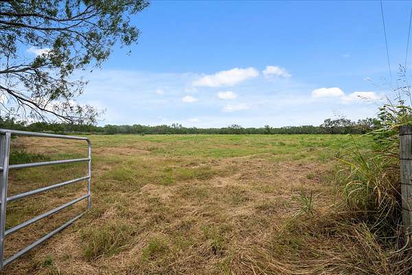 25 Acres of Land for Sale in Jourdanton, Texas