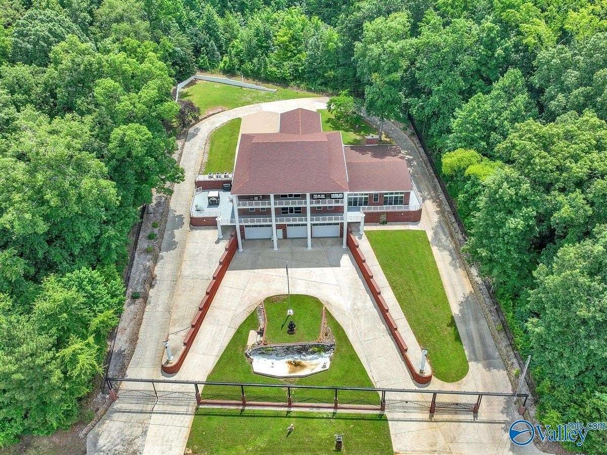 2 Acres of Residential Land with Home for Sale in Rogersville, Alabama