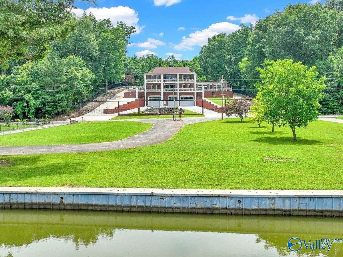 2 Acres of Residential Land with Home for Sale in Rogersville, Alabama