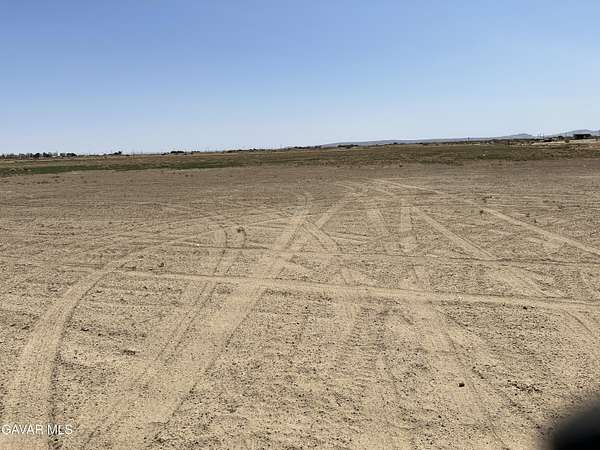 20 Acres of Agricultural & Residential Land for Sale in Lancaster, California