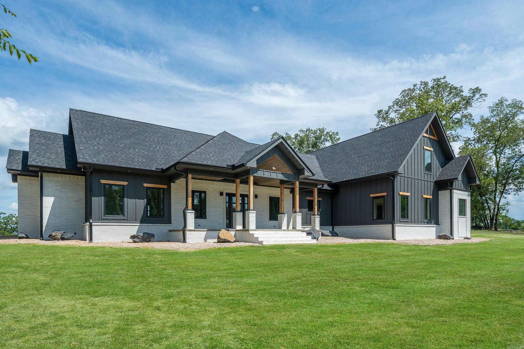 3 Acres of Residential Land with Home for Sale in Pearcy, Arkansas