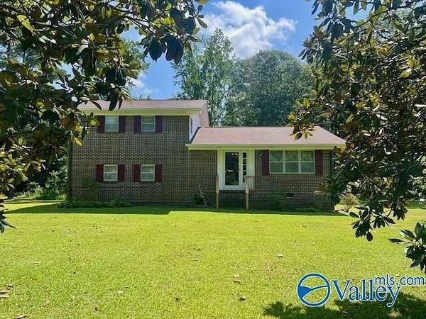 4.2 Acres of Residential Land with Home for Sale in Glencoe, Alabama